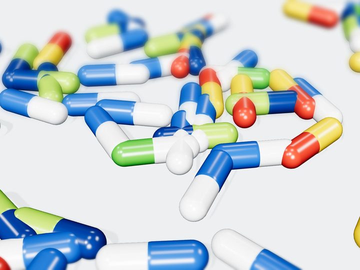 Hard gelatin capsules in blue, green, yellow and red — representative of the capsule range UNOS Biotech markets